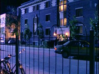 the apartment building where Tracy lives