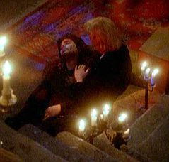 Nick sees Tracy with Vachon's body.